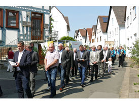 Fronleichnamsprozession durch die Straßen von Naumburg (Foto: Karl-Franz Thiede)